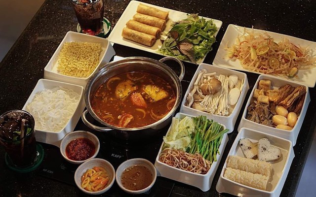 Lẩu Chay Naro - Bánh Hỏi, Nem Vuông & Gỏi