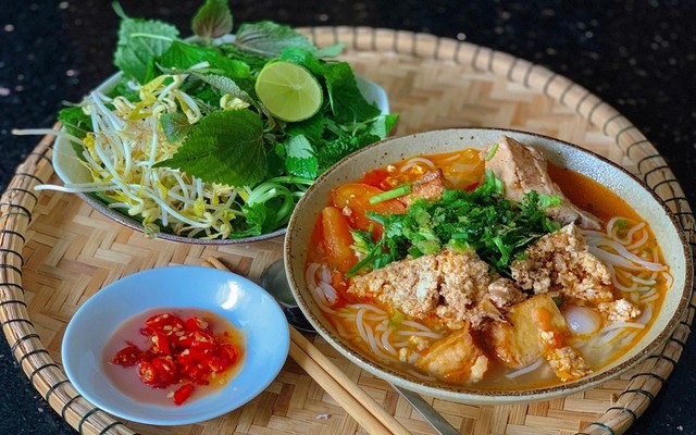 Hoàng Huệ - Bún Riêu Cua Cá & Bánh Đa Trộn - Ngõ Tự Do