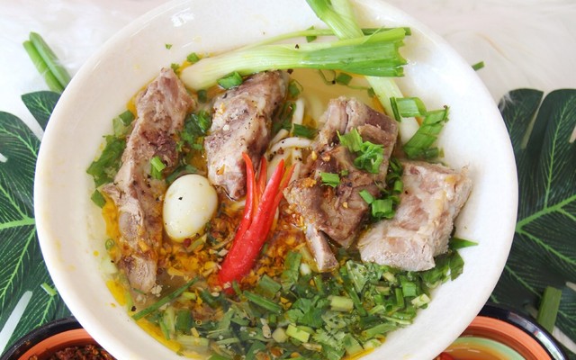 Mệ Huế - Bánh Canh & Bánh Mỳ