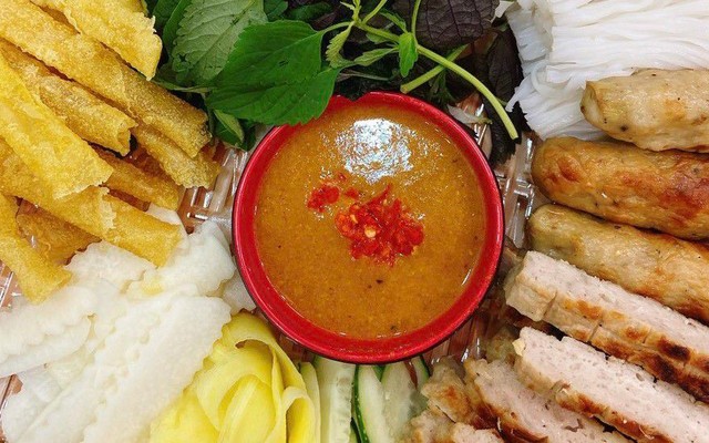 Khánh Hòa - Nem Nướng Nha Trang - Dương Khuê