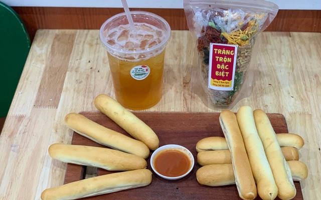 Tiệm Bánh Mỳ Pate Que - Trà Chanh, Trà Cúc & Đồ Ăn Vặt - 83 Quán Nam