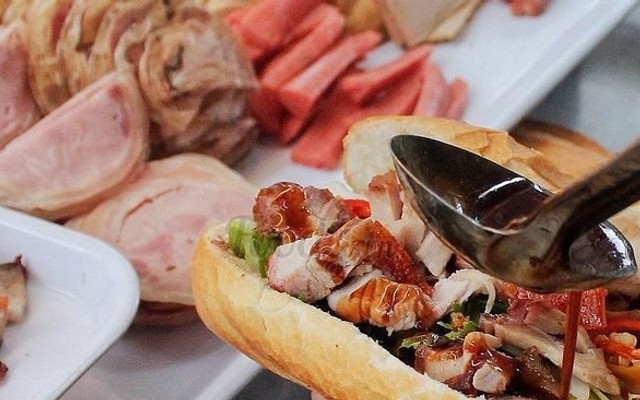 Ms Bánh Mì - Bánh Mì Heo Quay - Lý Thái Tổ