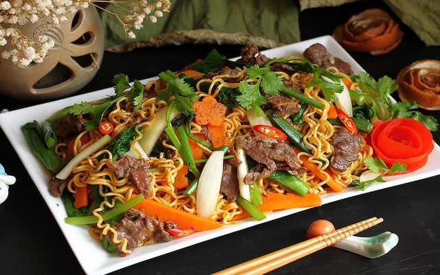 Trang - Mì Xào, Há Cảo & Xôi Mặn Singapore