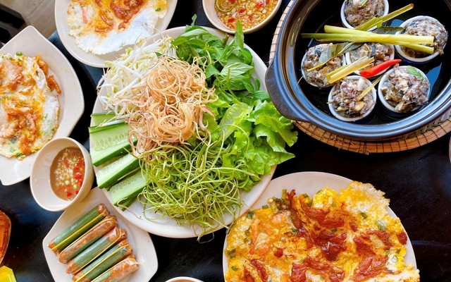 Tiệm Bánh Ép 1992 - Hoàng Quốc Việt
