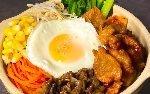 TAKA Cơm Trộn - Mì Tương Đen & Tokbokki