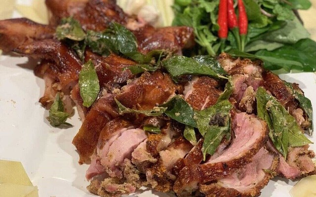 Nông Thuận - Heo Quay Lá Mắc Mật