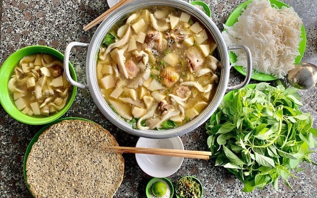 Lẩu Gà Lá É & Mì Quảng Cô Loan - Huỳnh Văn Chính