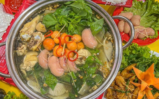 Lẩu Gà Lá É - Tre Xanh Quán