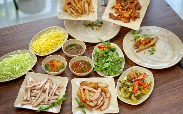 Bánh Ướt Chồng Đĩa - 487 Hoàng Minh Thảo