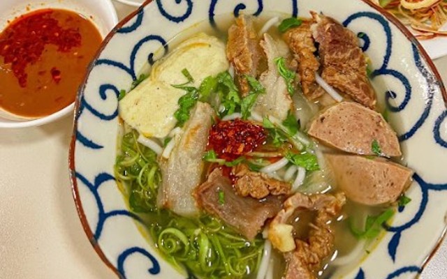 Quán Bún Bò 68 Long Bình - Lê Nguyên Đạt