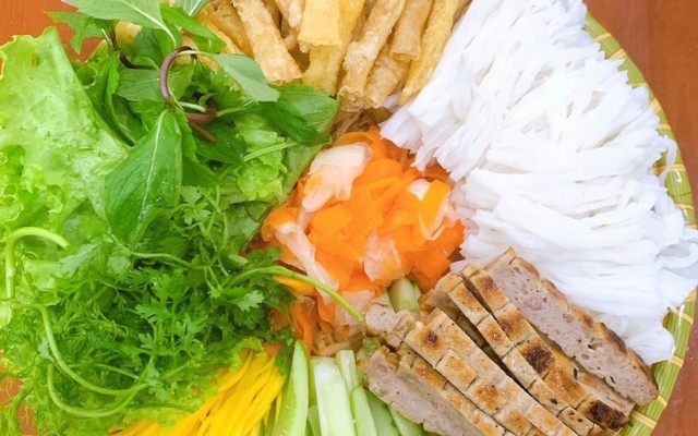 Minh Meo - Nem Nướng Nha Trang & Phở Cuốn - Trần Quốc Vượng