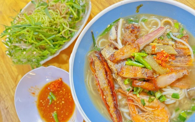 Quán Bún Mắm Sài Gòn - Phùng Chí Kiên