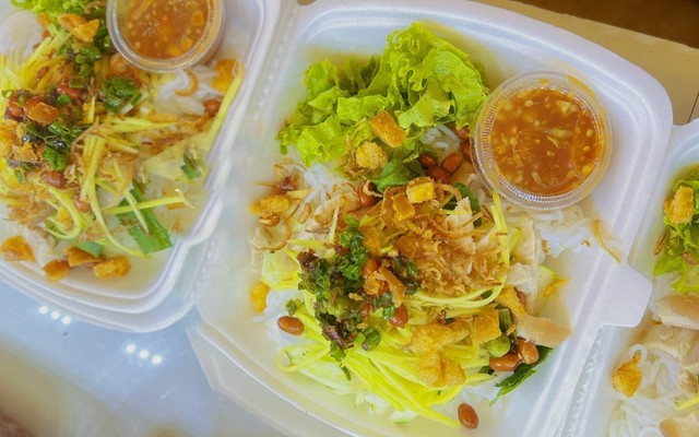 Tiệm Ăn Vặt Karin - Phùng Chí Kiên