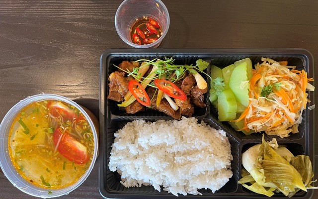 Lối Về Quán - Cơm Truyền Thống - Nguyễn Thị Minh Khai