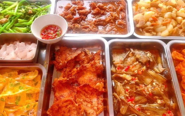 Cô Cúc - Cơm, Bánh Mì & Xôi