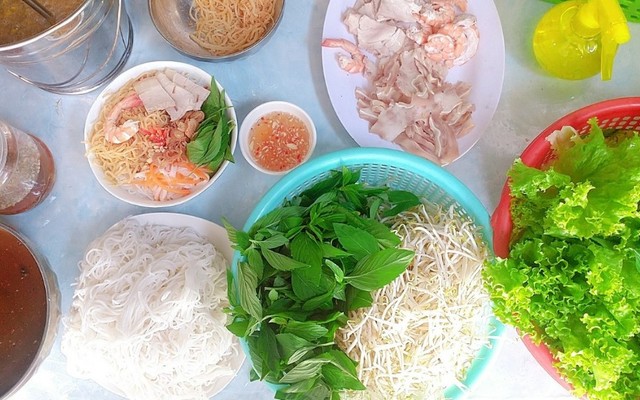 Cô Phương - Gỏi Cuốn - Nguyễn Hữu Tiến