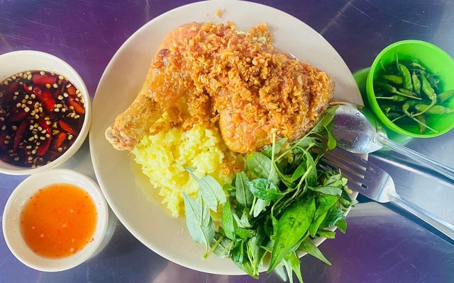 Cơm Gà & Cơm Bò Uyên Uyên 2 - Lê Thị Hồng Gấm