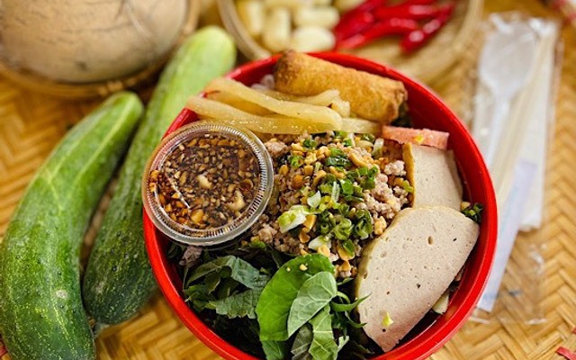 Bún Thịt Xào Củ Sắn - Cô Ba Chề - Nguyễn Xí