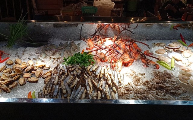 Trek - Hải Sản Xào Sốt & Bánh Mì