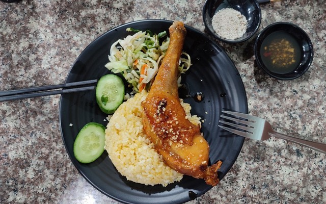 Quán Cơm Gà Xối Mỡ - 94 Mai Hắc Đế