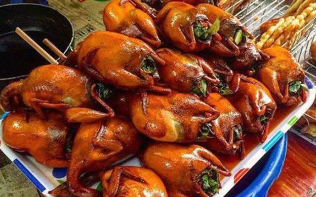Loan Lê - Chim Quay Lá Mắc Mật, Lòng Dồi Sụn & Bánh Mì Thịt Xiên