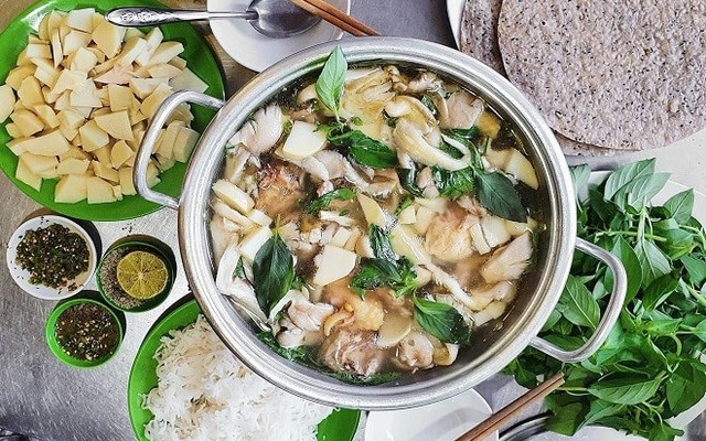 Lẩu Gà Lá É Phú Yên Xứ Nẫu - Tên Lửa