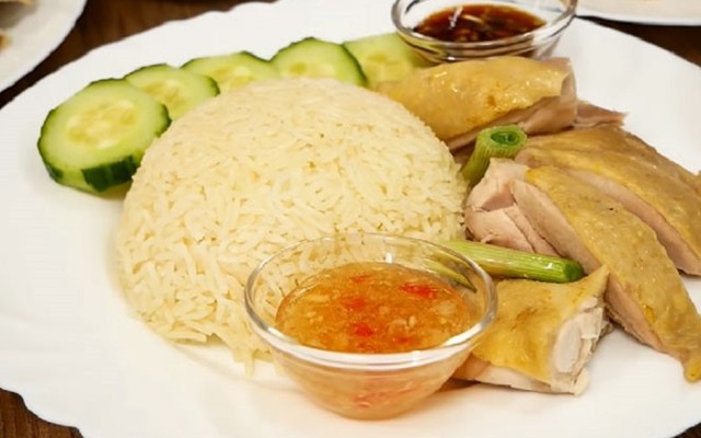 Cơm & Bùn Bò Huế Sân Banh - Phạm Văn Khoai