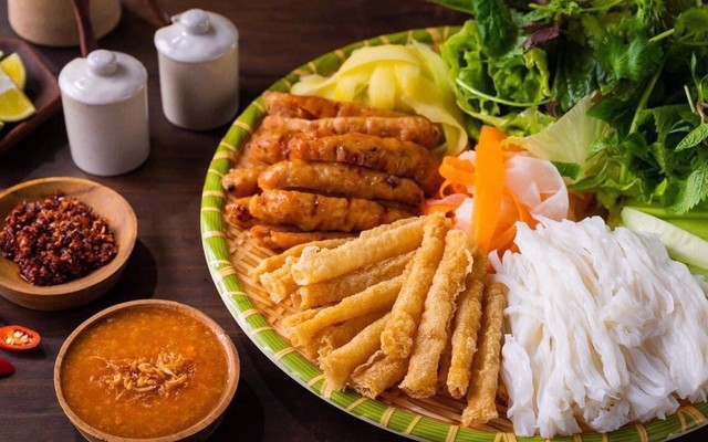 Lucas - Nem Nướng & Ăn Vặt