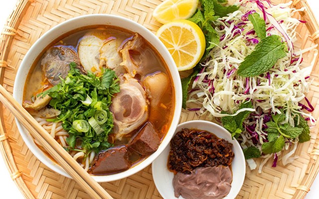 Bún Bò NyRyShi - Bún Bò & Chân Gà Sốt Thái - Điện Biên Phủ