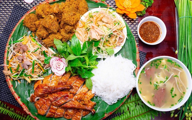 Vân Đình Quán - Vịt Nướng & Vịt Luộc - Chợ Thái Hà