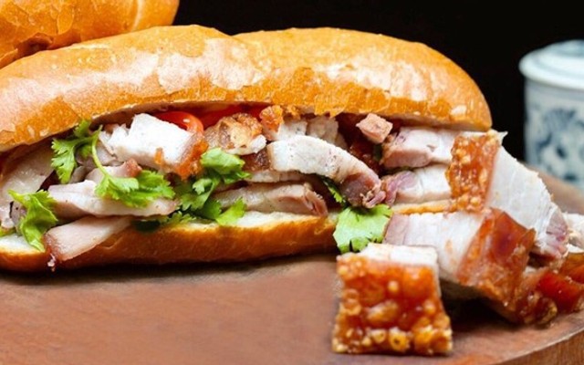 Oanh Oanh - Bánh Mì Heo Quay & Nước Ép Trái Cây - Bà Huyện Thanh Quan