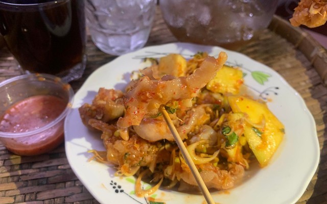 Tiệm Trà Nhà Bưởi  - Chân Gà Sốt Thái & Chân Gà Sả Tắc