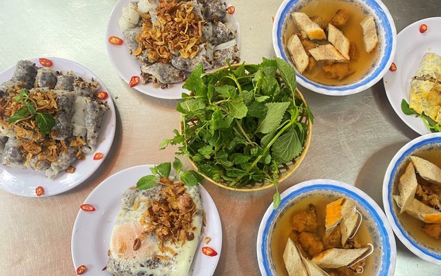 Bánh Cuốn Nóng, Gà Tần Thuốc Bắc & Mì Gà Tần - 137 Hoàng Văn Thái