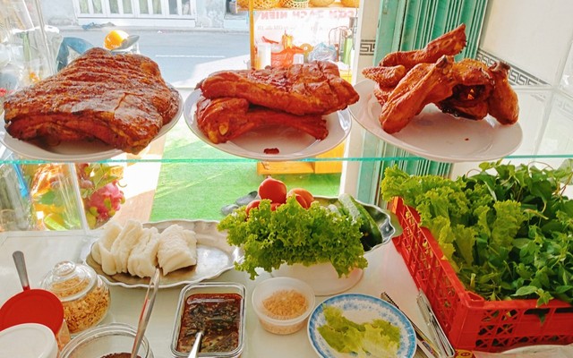 Cơm Bách Niên - Cơm Thịt Quay - Trần Phú