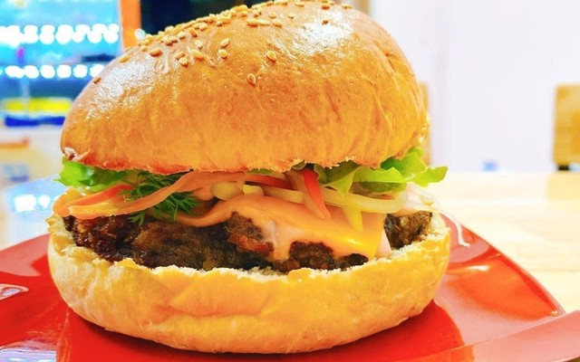 Bamisteakk - Bánh Mì Sườn Bò