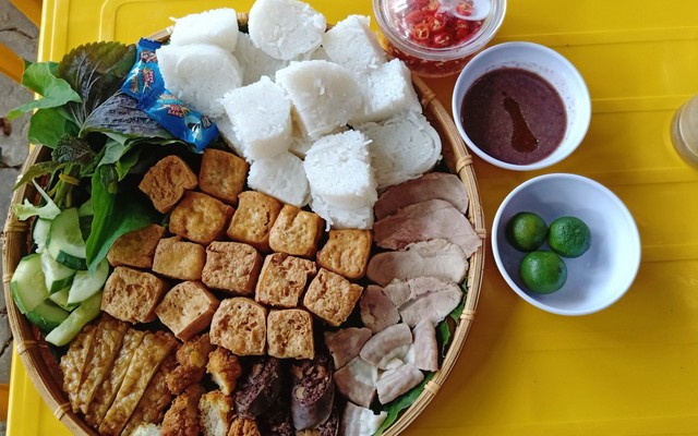 Phố Hội Quán - Bún Đậu Mắm Tôm & Cháo Lòng Huyết Hà Nội