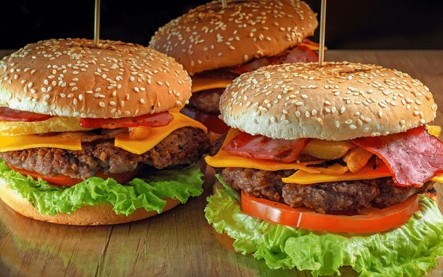 Bread 24h - Hamburger & Bánh Mì - Đường 49