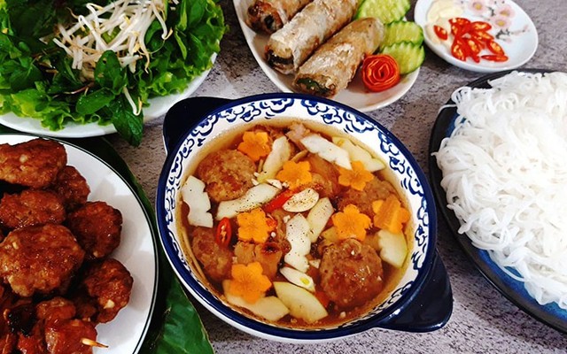 Bún Chả Tuyết - Đê Trần Khát Chân