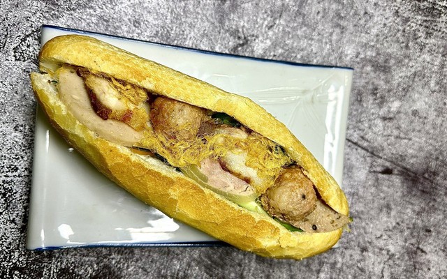 Bánh Mì Hoàng Gia - Âu Cơ