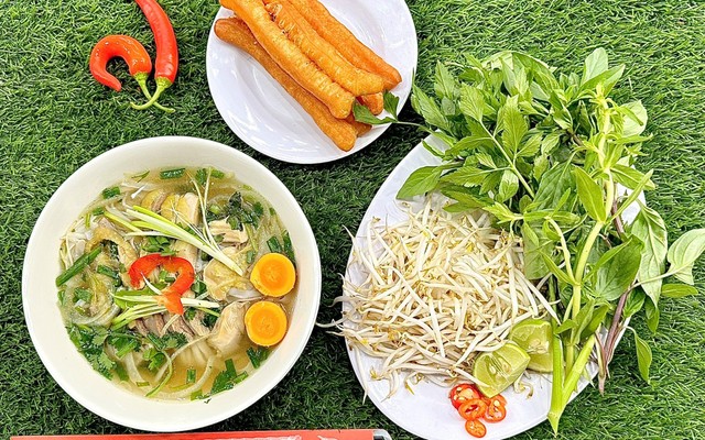 Phở Thuận Tiến - Phở Gà Bò Bắp Hoa - Cách Mạng Tháng Tám