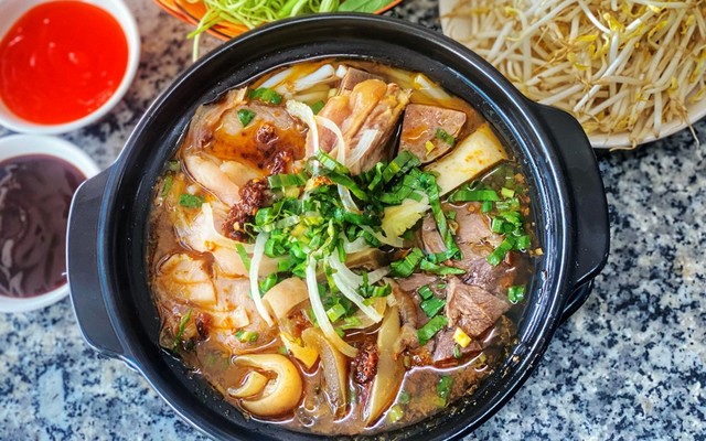 Phở Z586 - 135 Thoại Ngọc Hầu