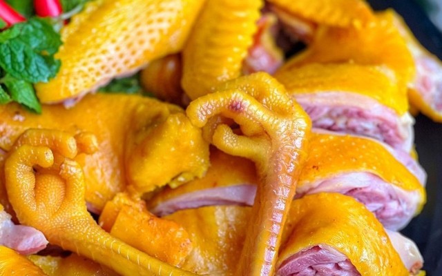Gà Ủ Muối Chị Dậu - Chân Gà Ủ Muối