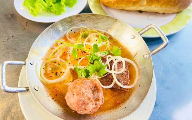 Bánh Mì Xíu Mại & Bún Xíu Mại Hủ Ky - Tiệm Bà Đầm