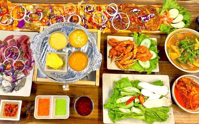 Tiệm Lẩu Nướng Ú NÙ - Phùng Chí Kiên