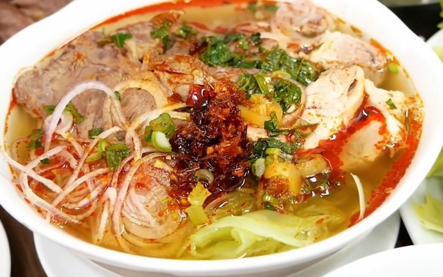Bún Bò Huế - 62 Nguyễn Văn Linh