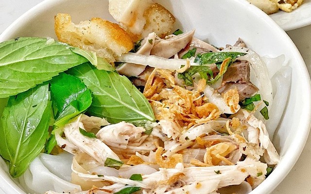 Quán Bà Ty - Bánh Ướt Lòng Gà & Ăn Vặt - Sư Vạn Hạnh