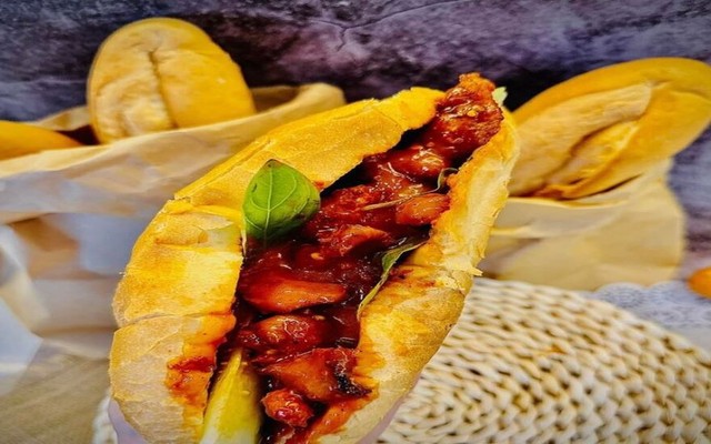 BÁNH MÌ THỊT NƯỚNG DÌ BÌNH - Trần Đại Nghĩa