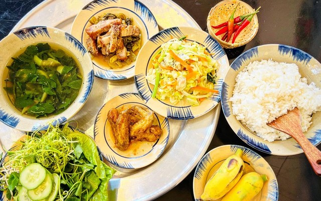 Cái Tiệm CƠM NHÀ 61 - Chuẩn Cơm Mẹ Nấu - Đường 30/4