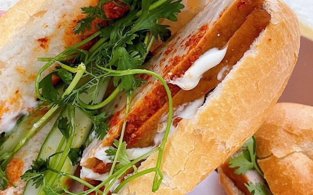 Bánh Mì, Bún Cá & Nước Ép - Văn Chương