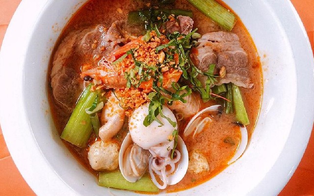 H2O Canteen - Bún mì Tomyum & Trà Tắc Mix